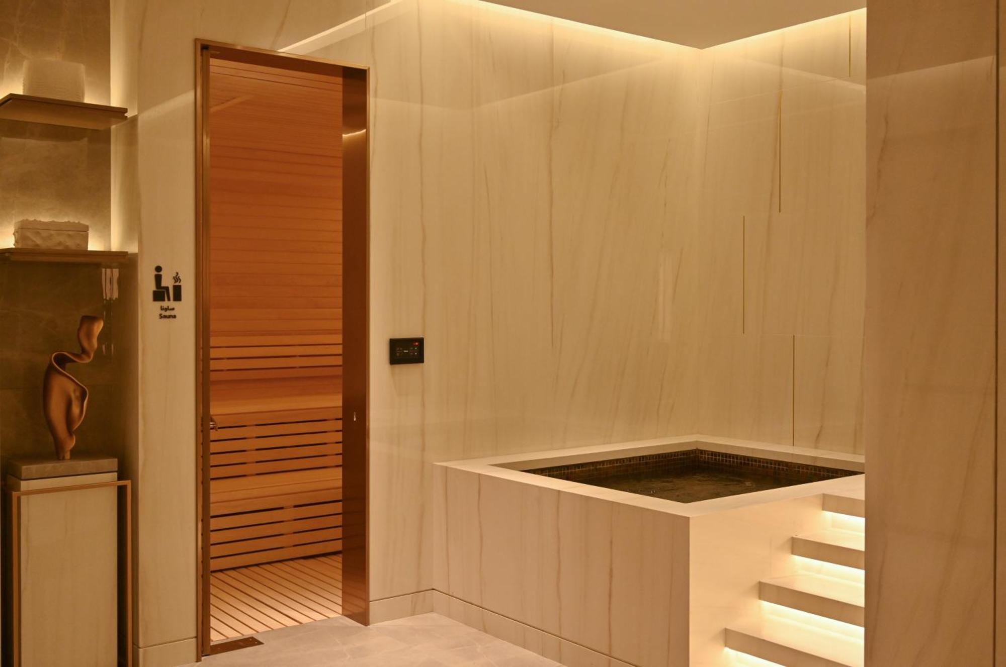 Onyx Rotana Hotel Manama Ngoại thất bức ảnh A Turkish bath in a hotel