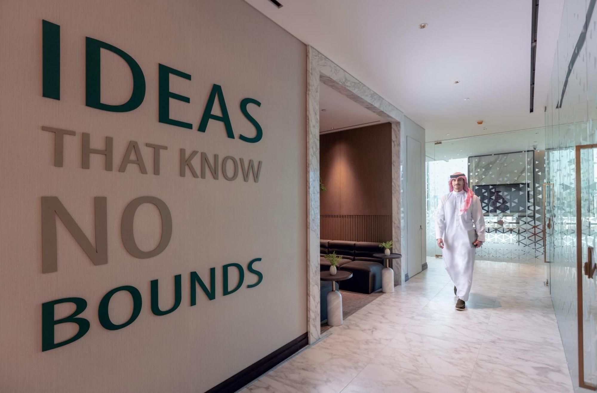 Onyx Rotana Hotel Manama Ngoại thất bức ảnh The interior of the office of the Chairman of the Board