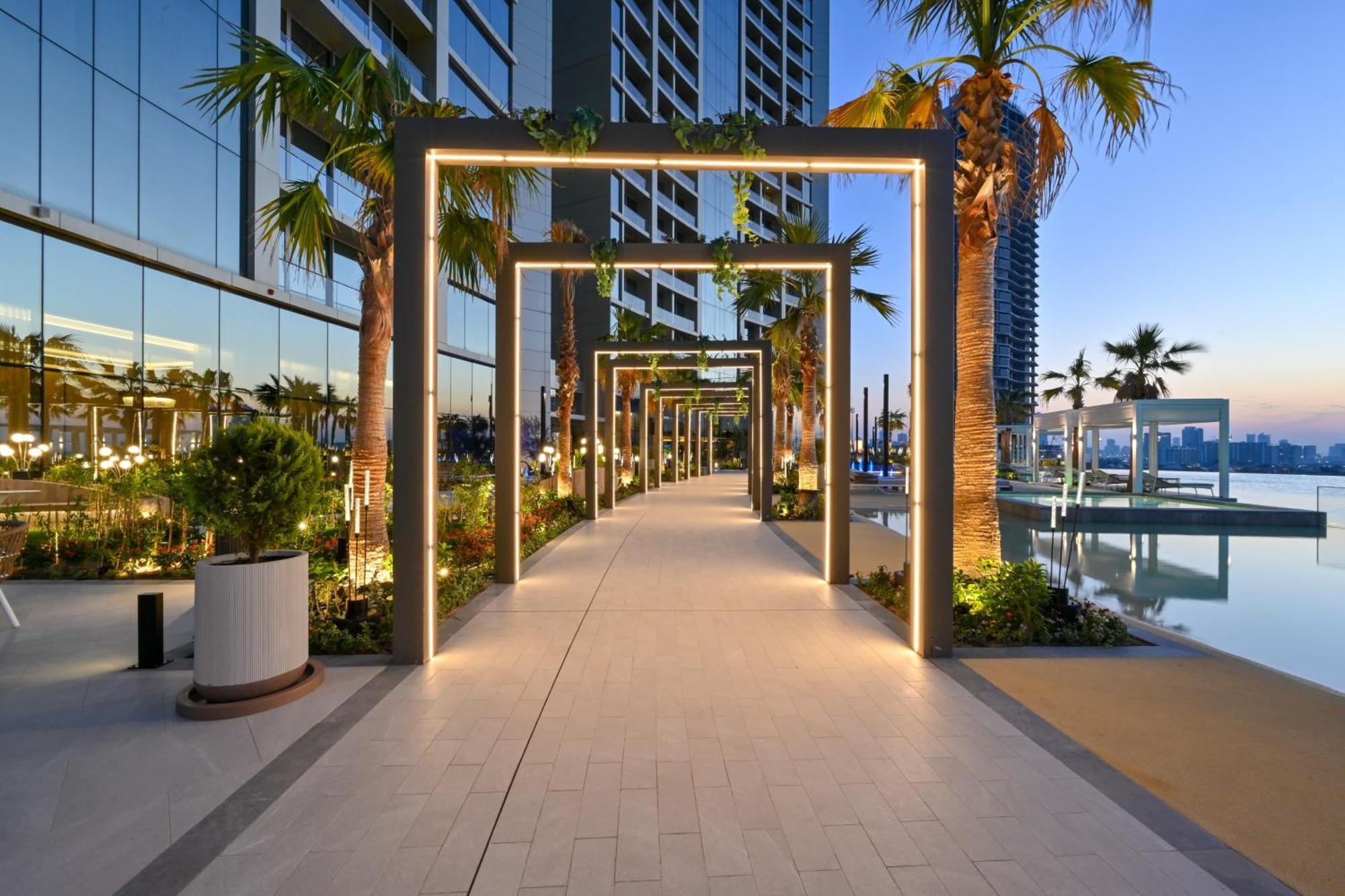 Onyx Rotana Hotel Manama Ngoại thất bức ảnh The swimming pool at the Address Downtown