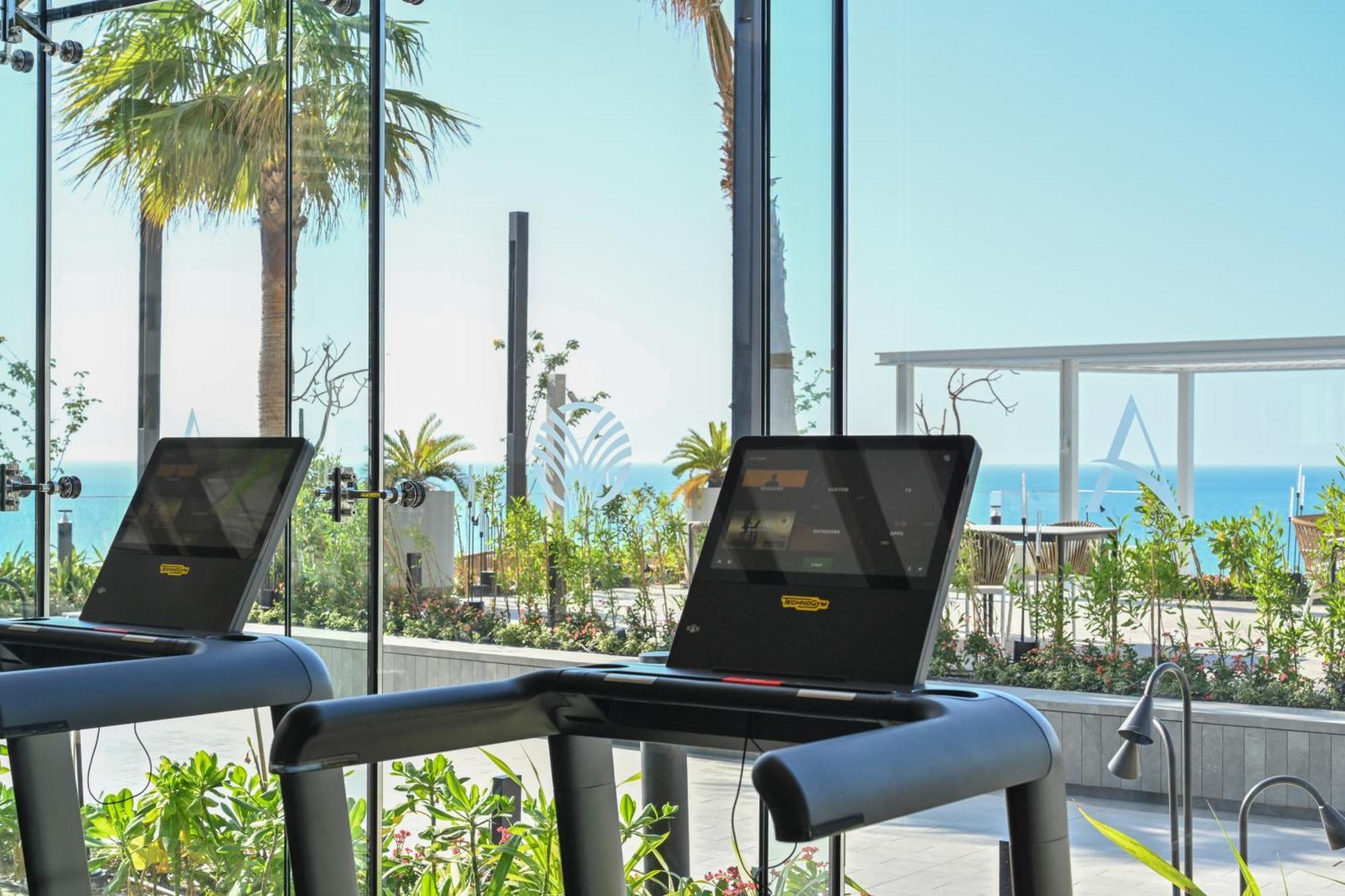 Onyx Rotana Hotel Manama Ngoại thất bức ảnh The gym at the hotel