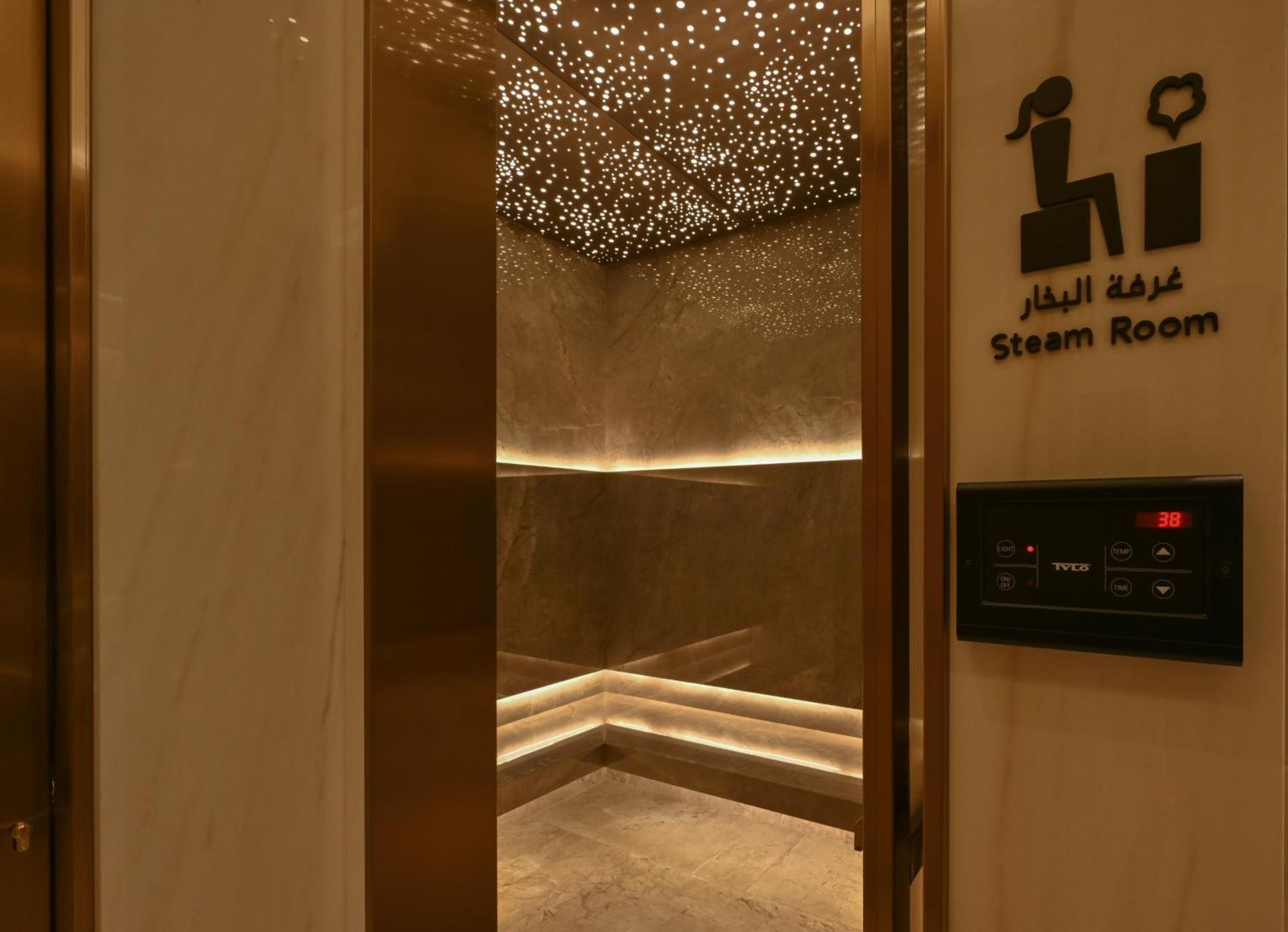 Onyx Rotana Hotel Manama Ngoại thất bức ảnh A steam room in a hotel