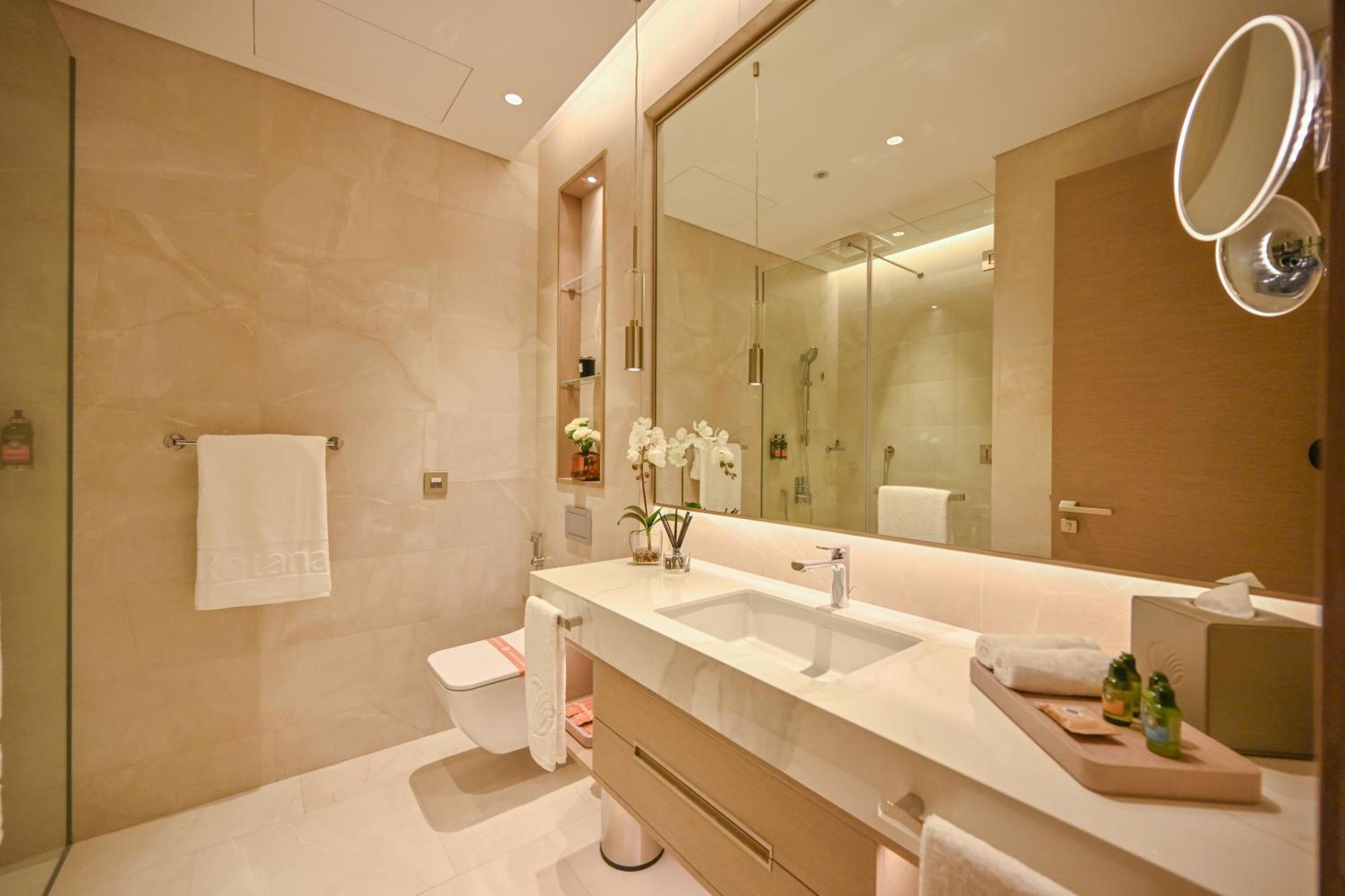 Onyx Rotana Hotel Manama Ngoại thất bức ảnh Bathroom