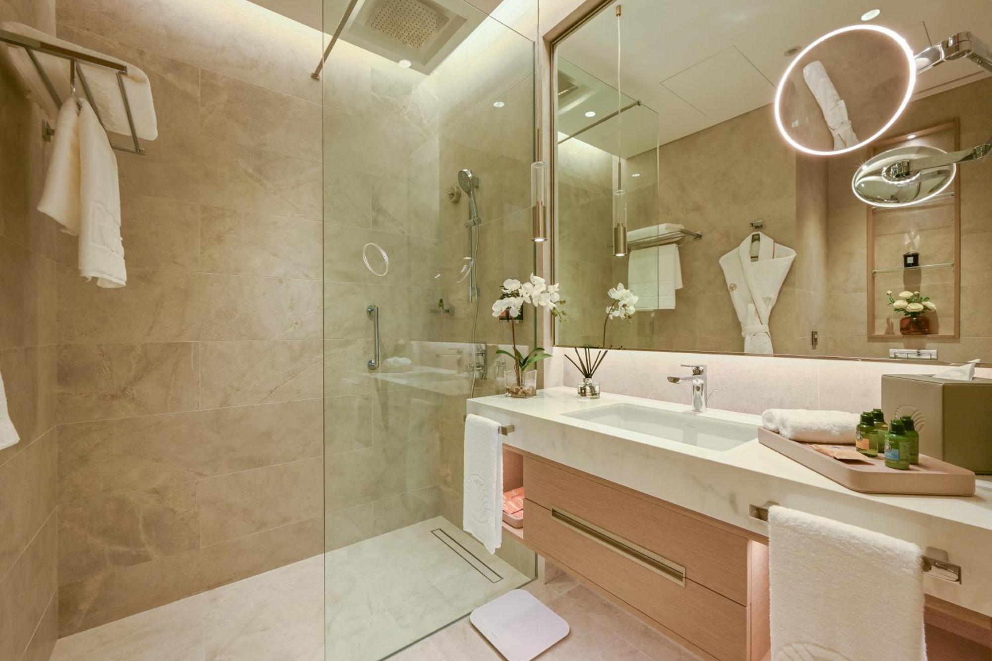 Onyx Rotana Hotel Manama Ngoại thất bức ảnh A bathroom in a hotel